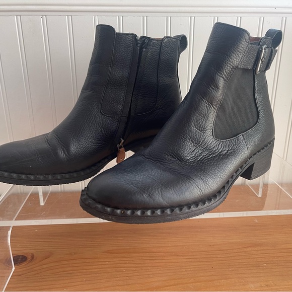 Gentle Souls by Kenneth Cole Black Leather Ankle Boots, Size 8.5 - Picture 2 of 7